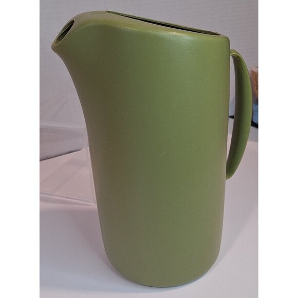 70s Avocado Green Plastic  Pitcher Rubbermaid Vintage - Picture 1 of 8